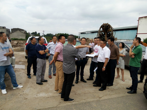 彭山区区长罗万东督导成乐扩容试验段征拆工作2_meitu_3.jpg