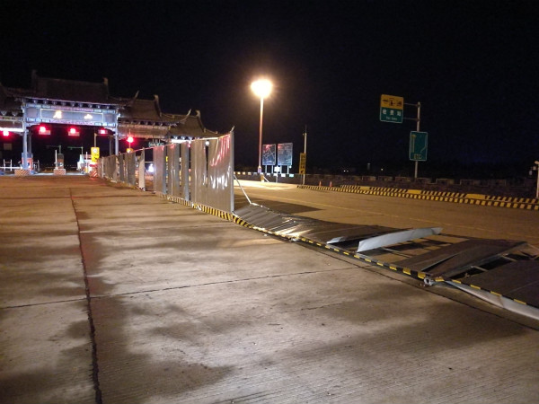 7.24+极端天气致灾情 紧急部署保安全_meitu_1.jpg