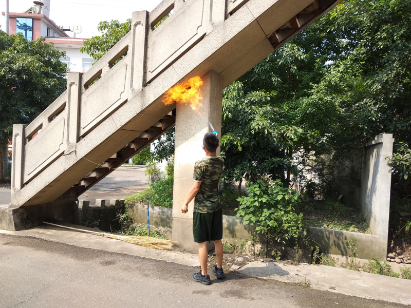 8.16+成乐运营+田明静+成乐运营分公司及时摘除收费站马蜂窝 消除安全隐患1.png