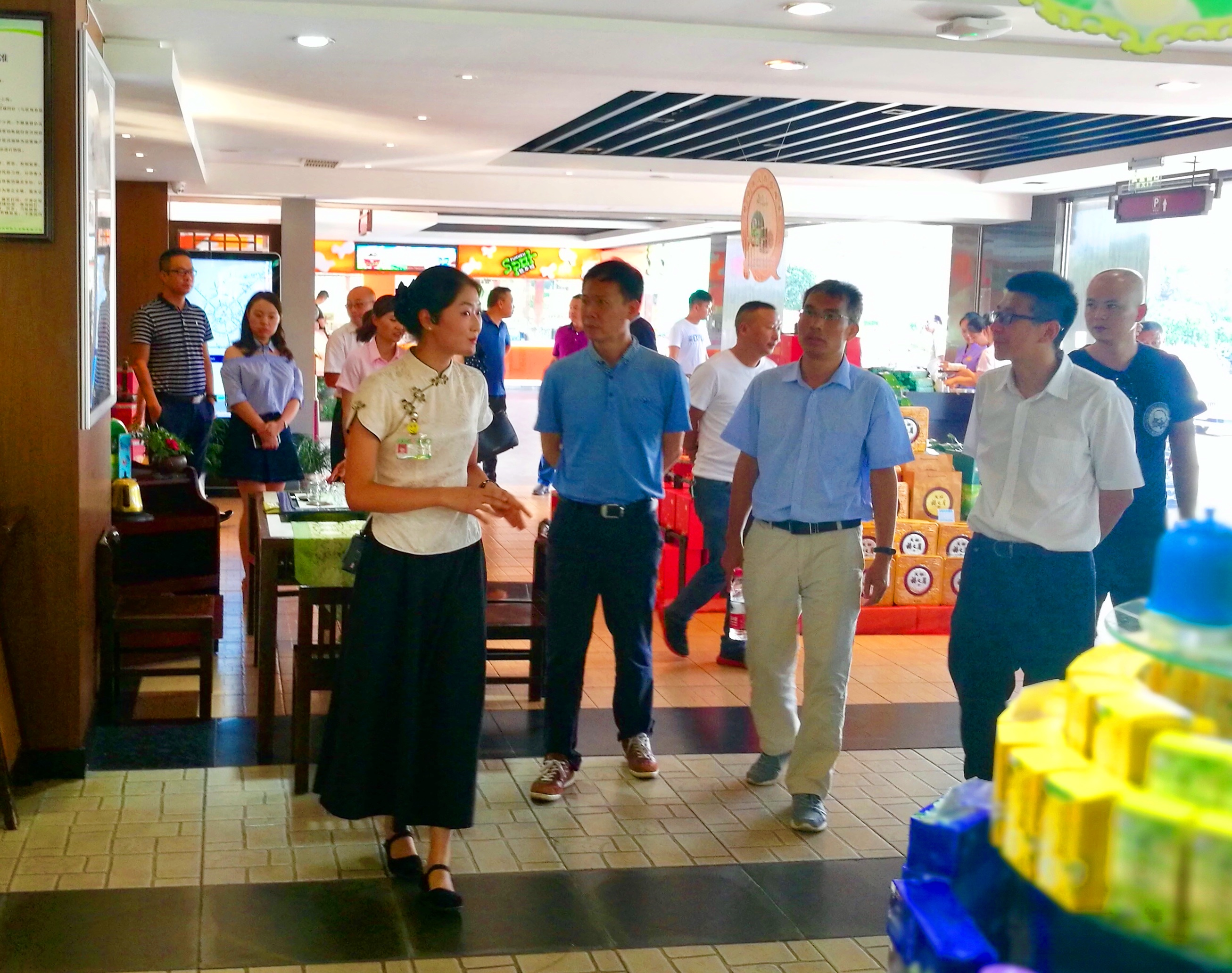 8.31+成乐运营+田明静+广西乐百高速公路有限公司赴成乐高速夹江天福服务区参观考察.jpg