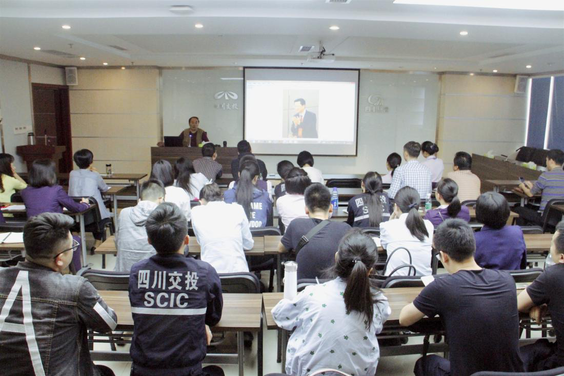 9.28+成乐运营+田明静+开展摄影知识培训 提升信息宣传水平.png