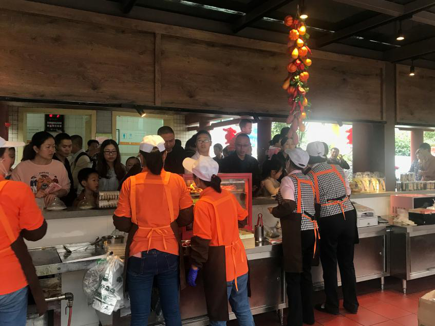 10.10+成乐运营+田明静+“拜佛乐山·品味夹江 ”国庆主题活动在成乐高速夹江天福服务区顺利开展.png