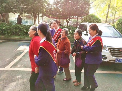 10.17+成乐运营+廖亚玲+浓浓重阳情  服务暖人心.jpg