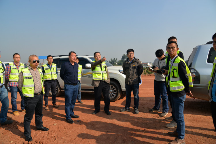 11.1成乐公司高度重视安全环保工作对成乐扩容试验段进行现场督导1_meitu_4.jpg