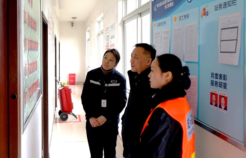 12.20+成乐运营+田明静+成乐运营分公司检查指导夹江站收费管理工作.JPG