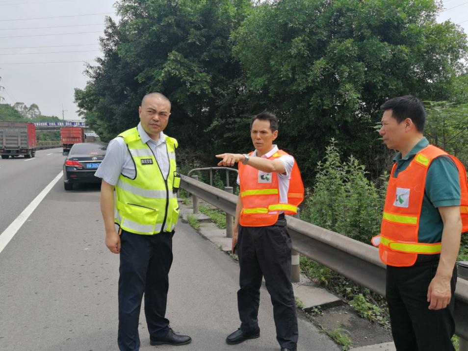 4.29+成乐运营+田明静+成乐高速开展五一节前安全检查1.jpg