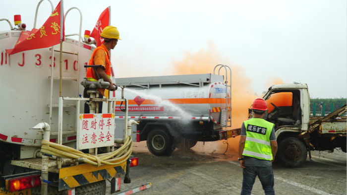 7.11+联勤联动 协同作战 全力参与成乐扩容试验段危化品交通事故应急演练活动、.jpg 7.11+联勤联动 协同作战 全力参与成乐扩容试验段危化品交通事故应急演练活动、.jpg