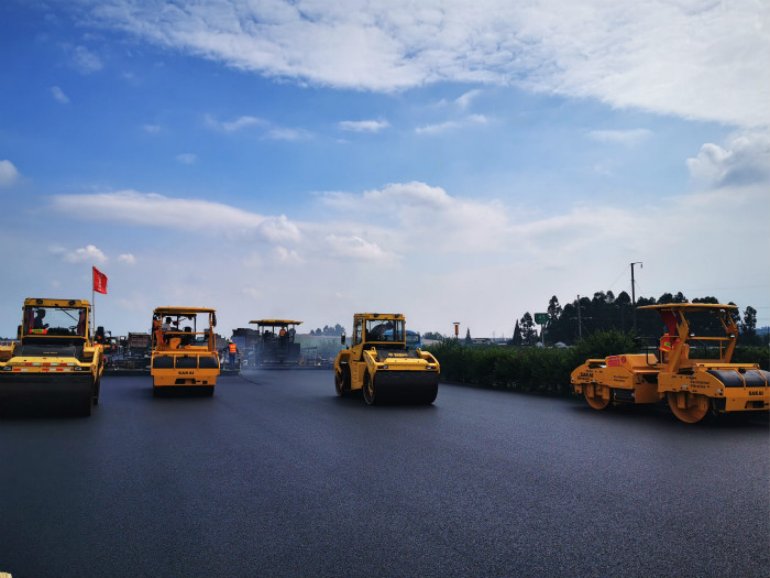 7.17成乐扩容试验段成功完成上面层试验段铺筑 (6)_.jpg