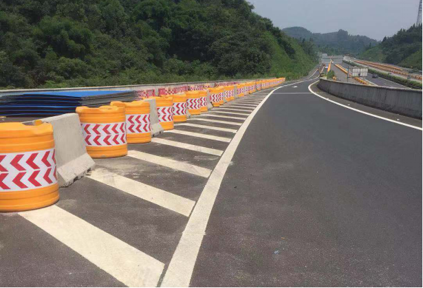 7.26+成乐运营+田明静+成乐高速升级改造棉竹北枢纽互通匝道口 提升安全系数.png