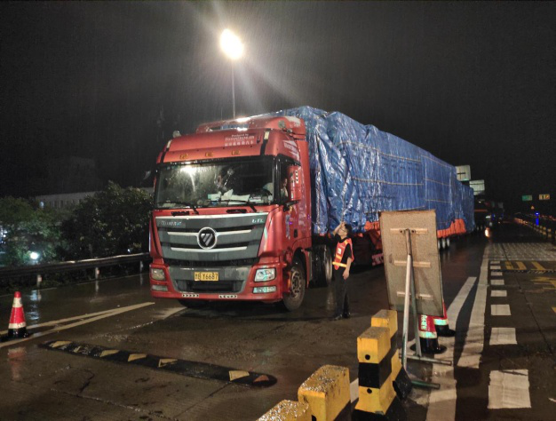 8.2+成乐运营+田明静+齐心协力抗暴雨 及时排险保畅通.png