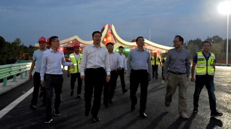 9.17+乐山市市长张彤调研成乐扩容建设项目_meitu_1.jpg