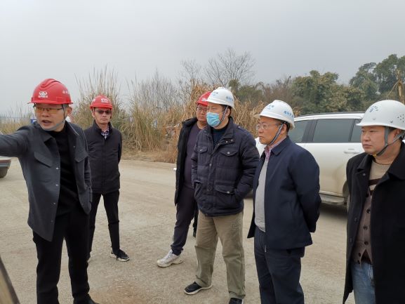 1.27+成渝公司总工程师刘东调研成乐扩容项目二绕至青龙场段建设工作-1.jpg 1.27+成渝公司总工程师刘东调研成乐扩容项目二绕至青龙场段建设工作-1.jpg