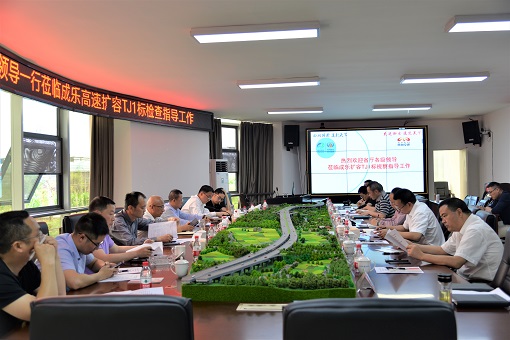 5.18+省交通运输厅党组成员、总工程师王茂奎督导成乐扩容建设项目.jpg 5.18+省交通运输厅党组成员、总工程师王茂奎督导成乐扩容建设项目.jpg