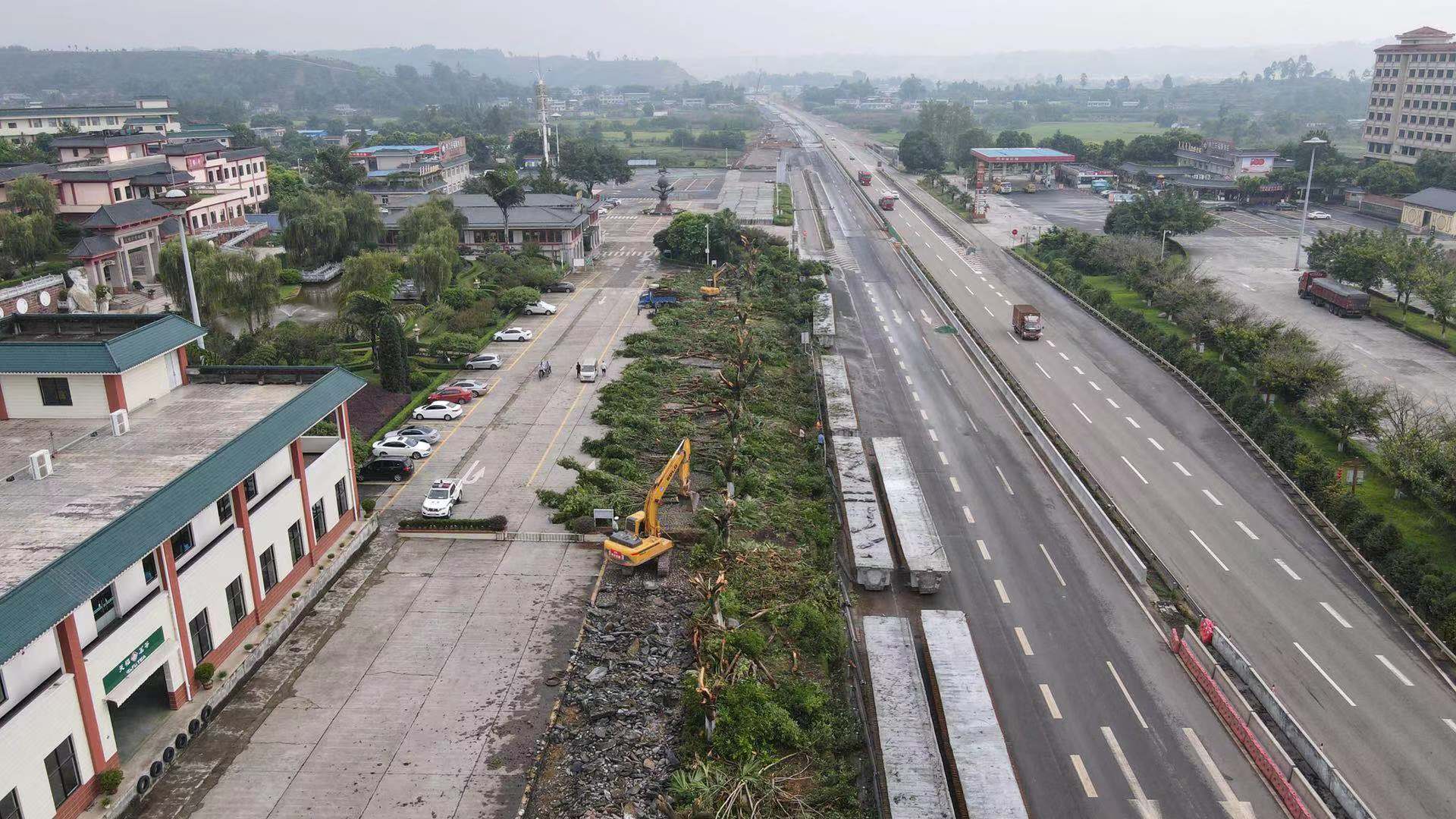 8.4+成乐扩容项目乐山天福服务区正式启动改扩建施工1.jpg