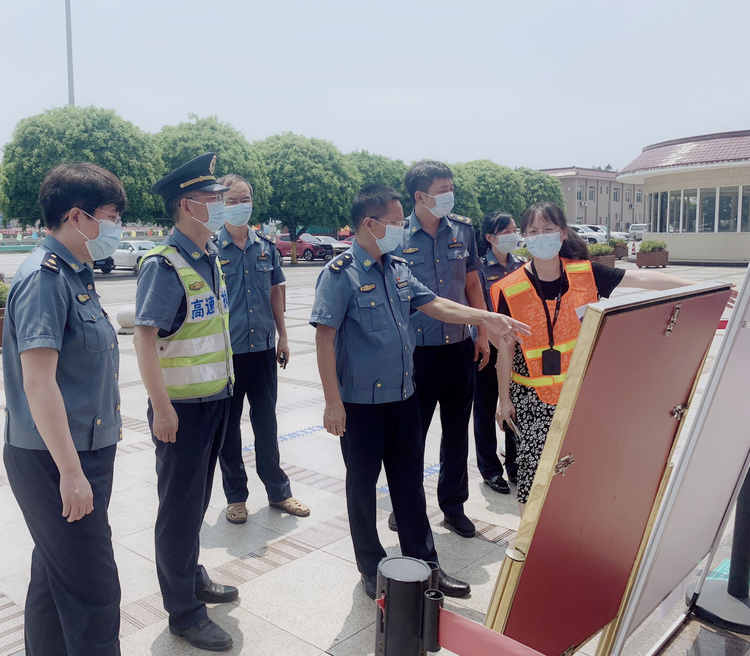 2021.8.6+成乐运营+省交通执法总队(厅高管局)督导成乐高速公路服务区疫情防控工作_副本.jpg 2021.8.6+成乐运营+省交通执法总队(厅高管局)督导成乐高速公路服务区疫情防控工作_副本.jpg