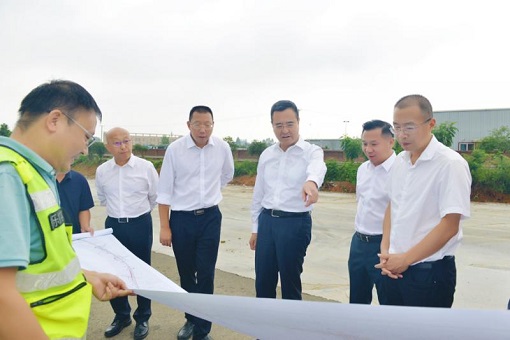 8.19+蜀道集团党委书记、董事长冯文生调研成乐高速扩容建设项目.jpg